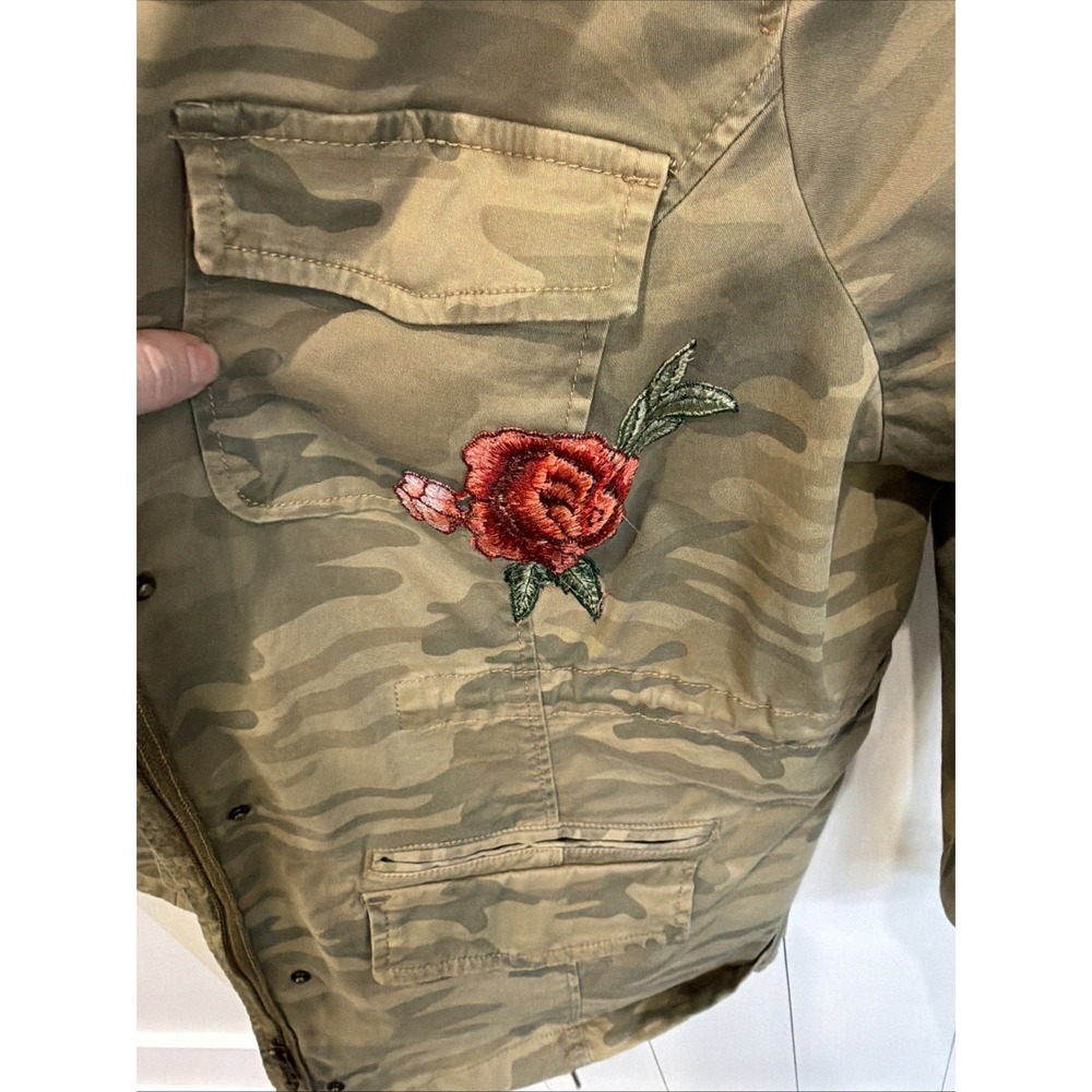 True Craft Army Camo  Jacket with Embroidered Flowers Size 1x - Picture 3 of 9